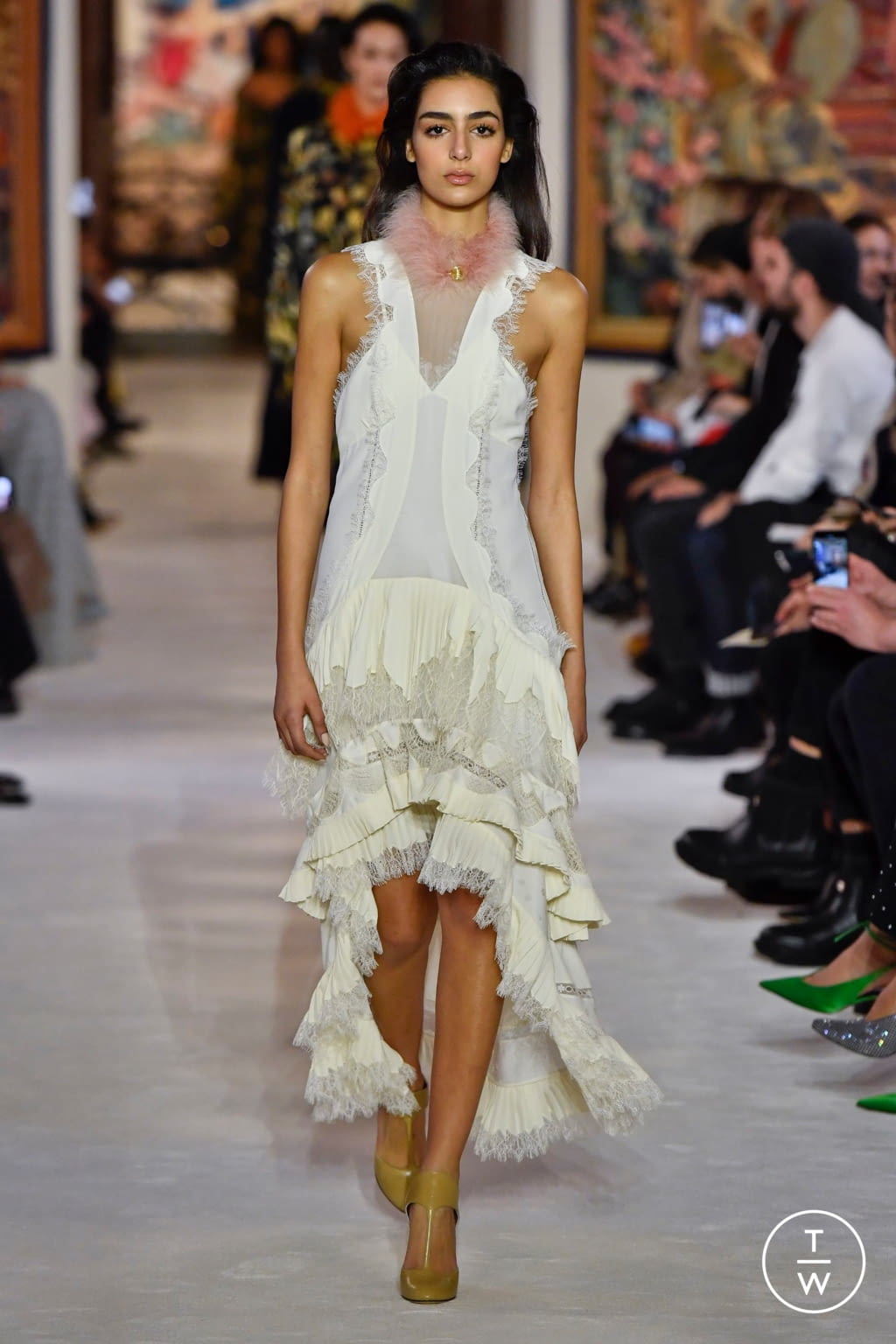 Fashion Week Paris Fall/Winter 2020 look 22 from the Lanvin collection womenswear