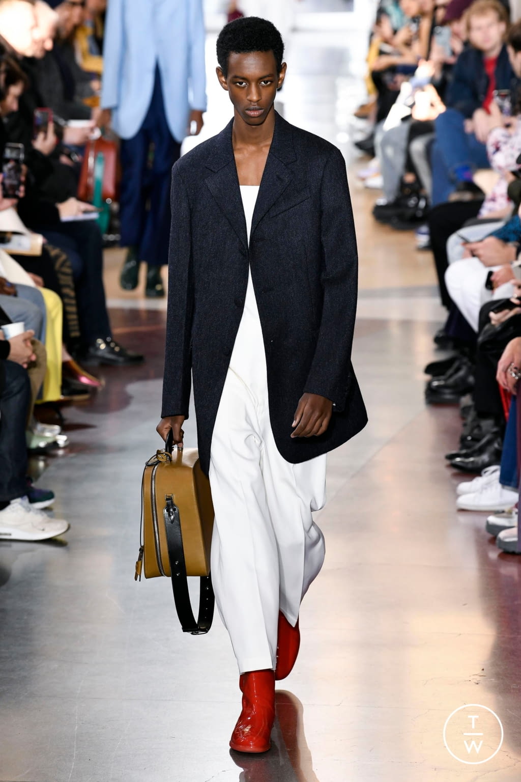Fashion Week Paris Fall/Winter 2020 look 1 from the Lanvin collection 男装