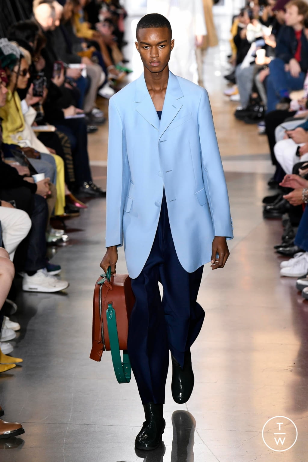 Fashion Week Paris Fall/Winter 2020 look 2 from the Lanvin collection 男装