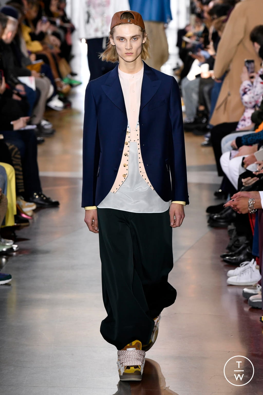 Fashion Week Paris Fall/Winter 2020 look 18 from the Lanvin collection 男装
