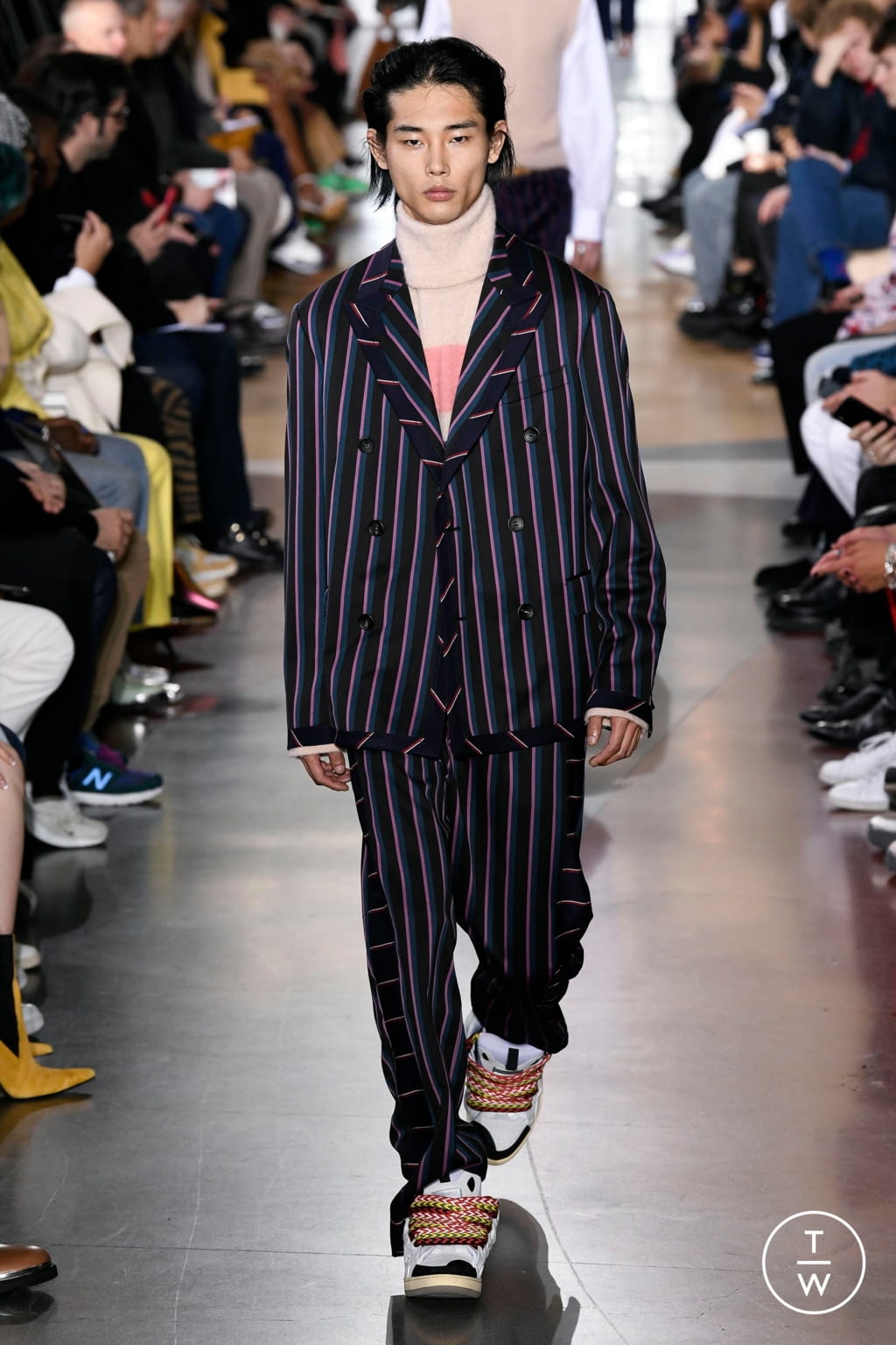 Fashion Week Paris Fall/Winter 2020 look 28 from the Lanvin collection menswear
