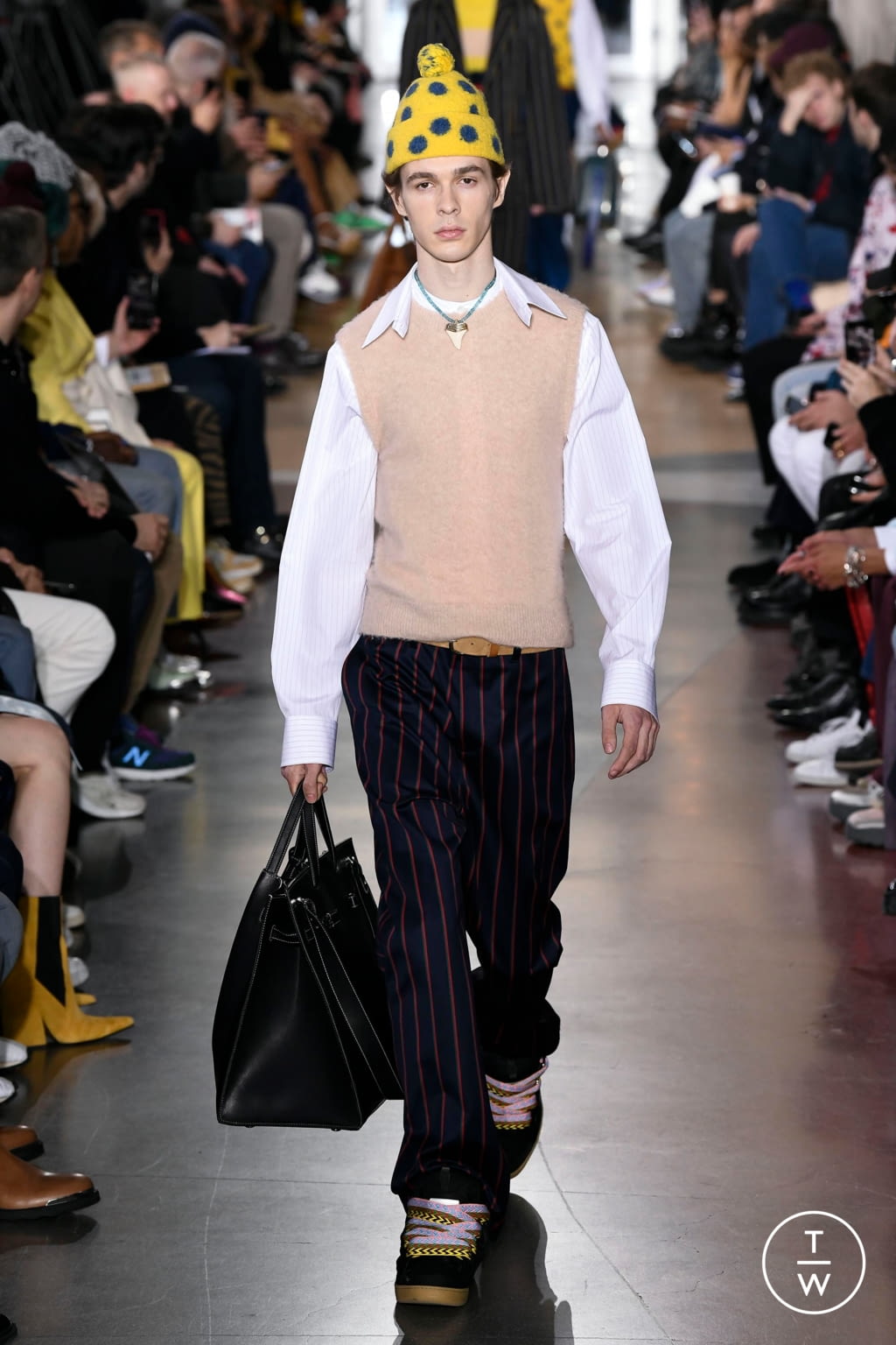 Fashion Week Paris Fall/Winter 2020 look 29 from the Lanvin collection menswear