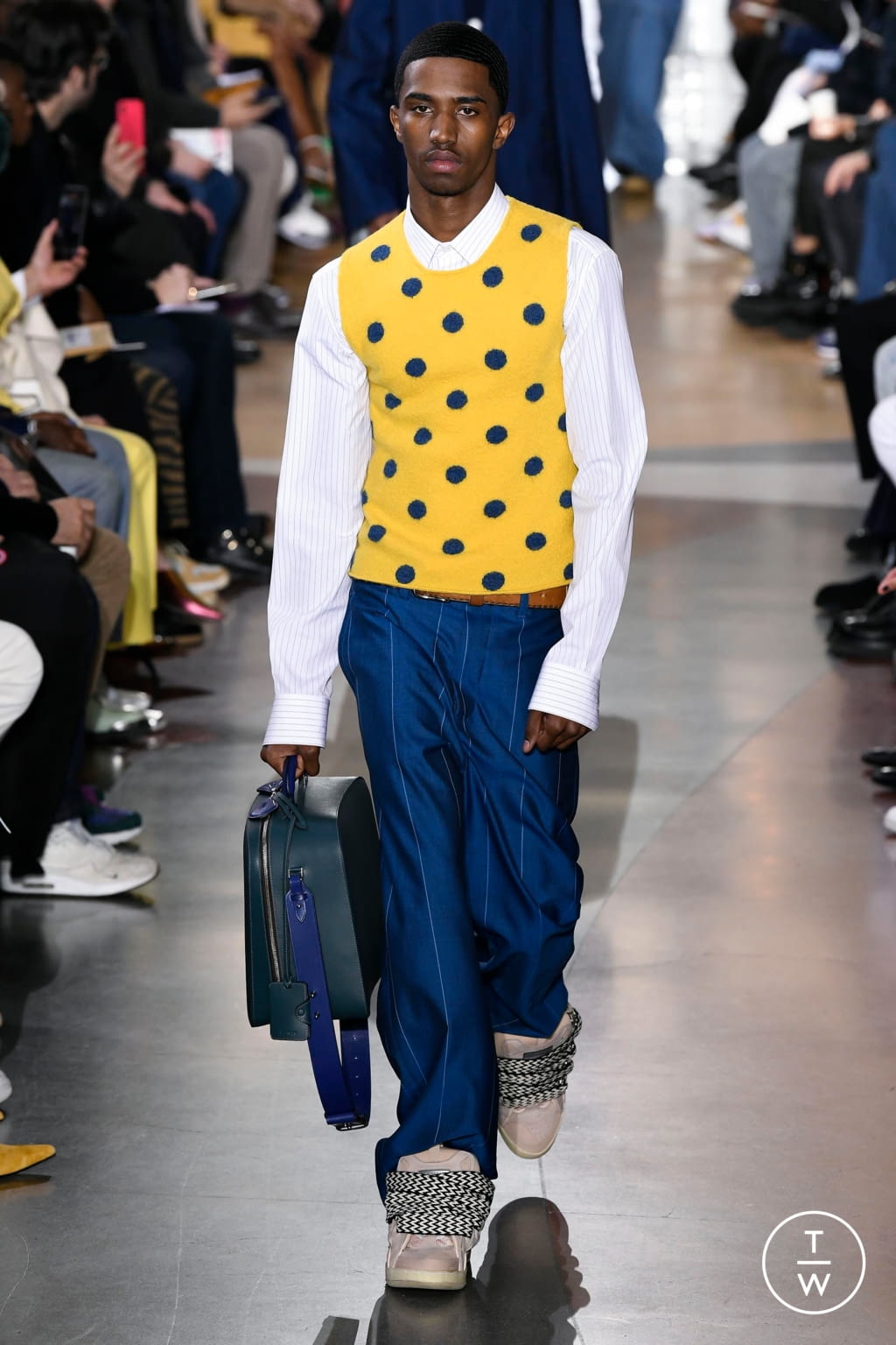 Fashion Week Paris Fall/Winter 2020 look 32 from the Lanvin collection 男装