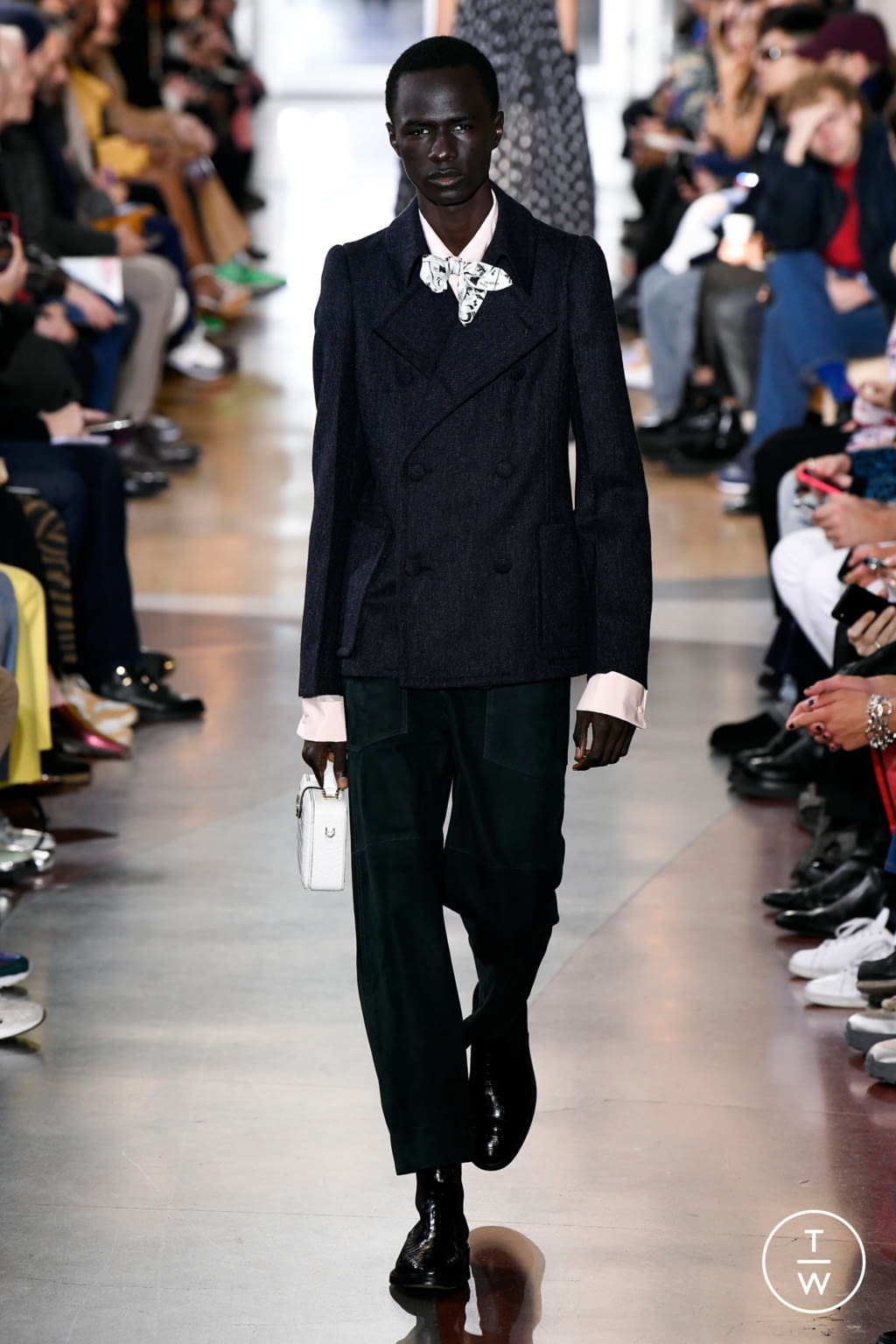 Fashion Week Paris Fall/Winter 2020 look 44 from the Lanvin collection 男装