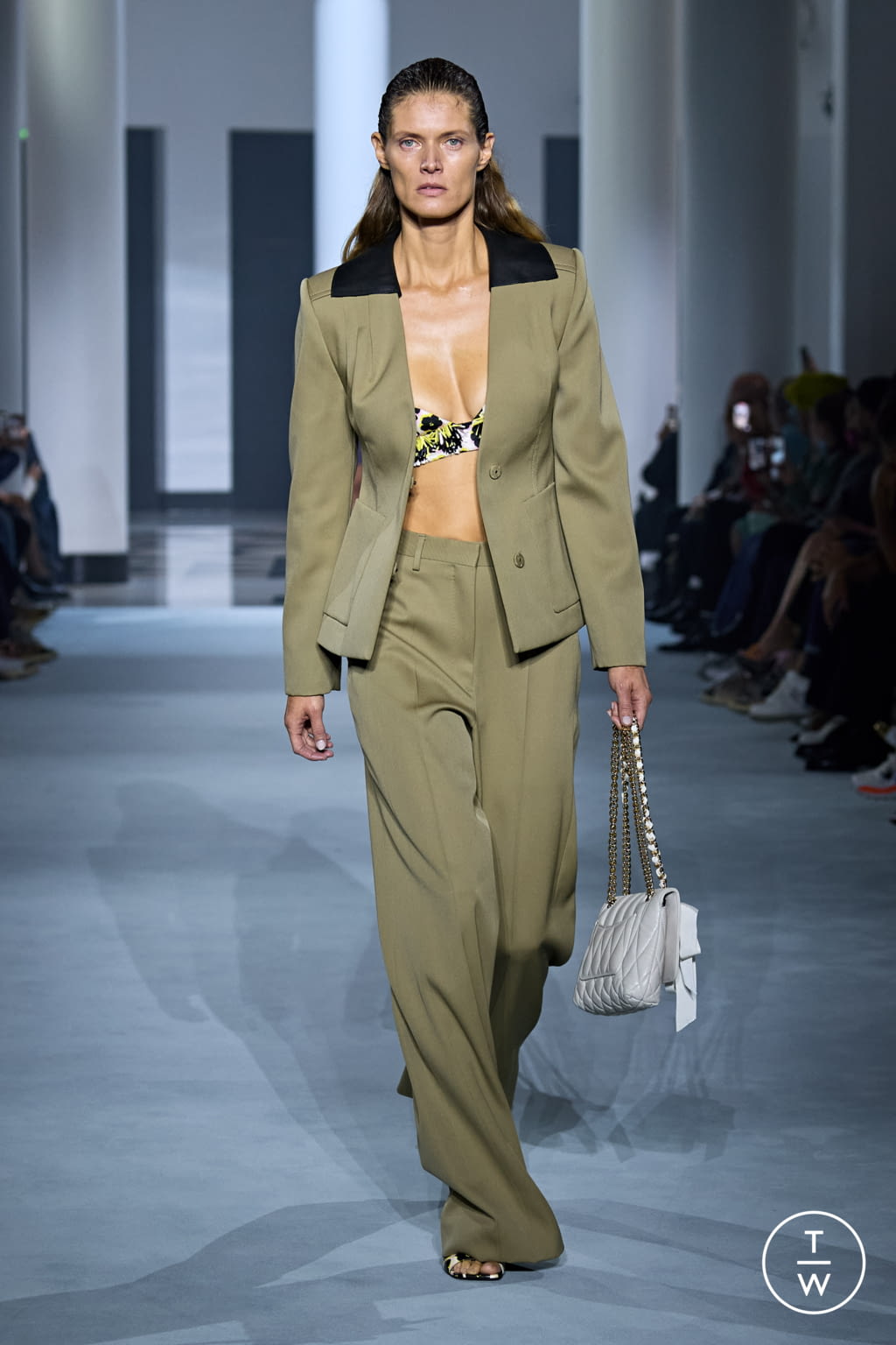 Fashion Week Paris Spring/Summer 2022 look 18 from the Lanvin collection 女装