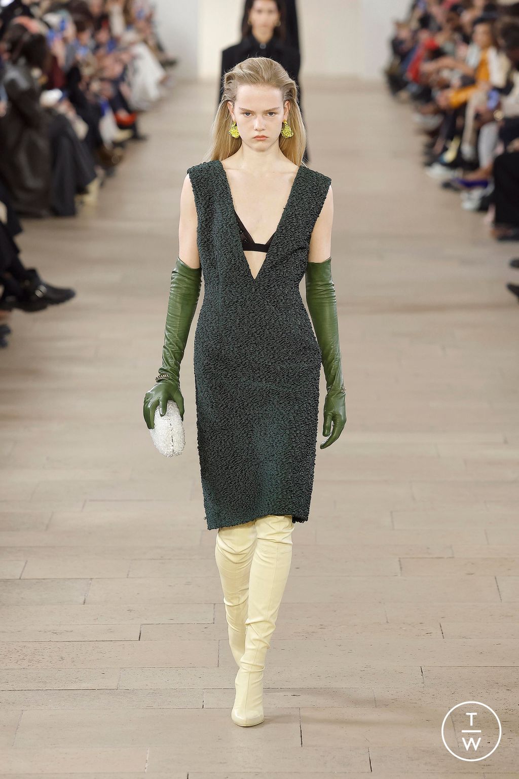 Fashion Week Paris Fall/Winter 2023 look 20 from the Lanvin collection womenswear