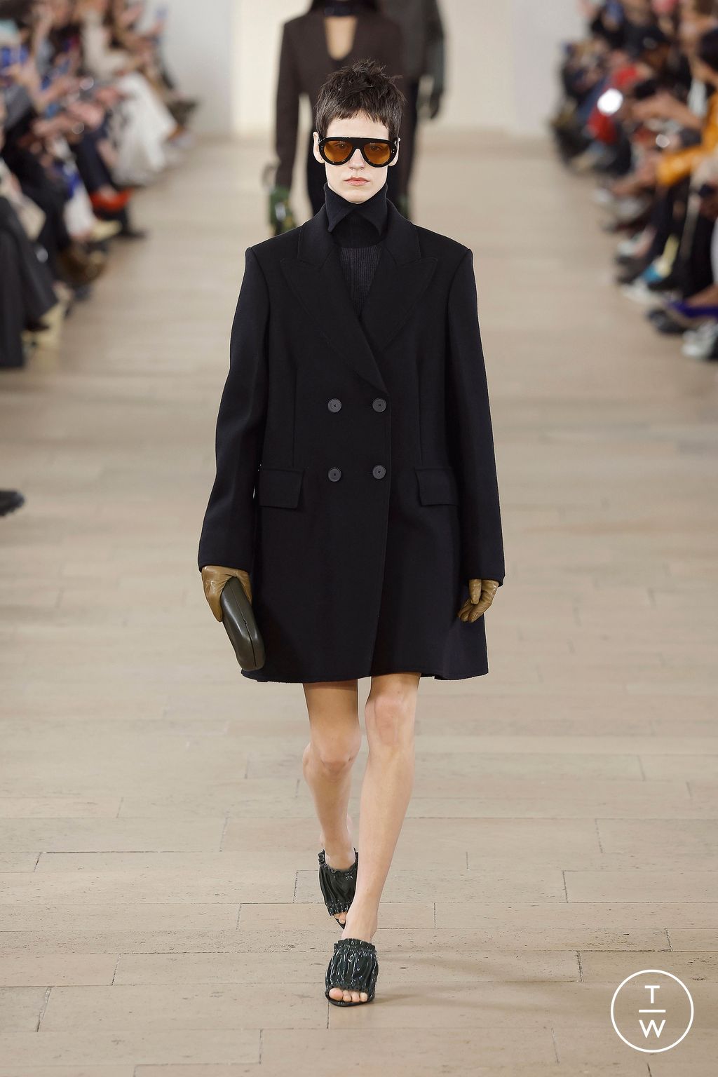Fashion Week Paris Fall/Winter 2023 look 22 from the Lanvin collection womenswear