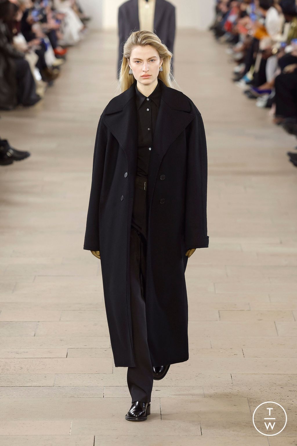 Fashion Week Paris Fall/Winter 2023 look 26 from the Lanvin collection womenswear