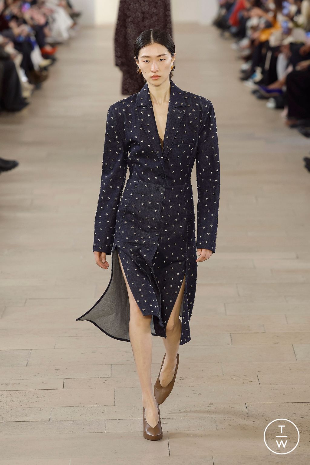 Fashion Week Paris Fall/Winter 2023 look 33 from the Lanvin collection womenswear