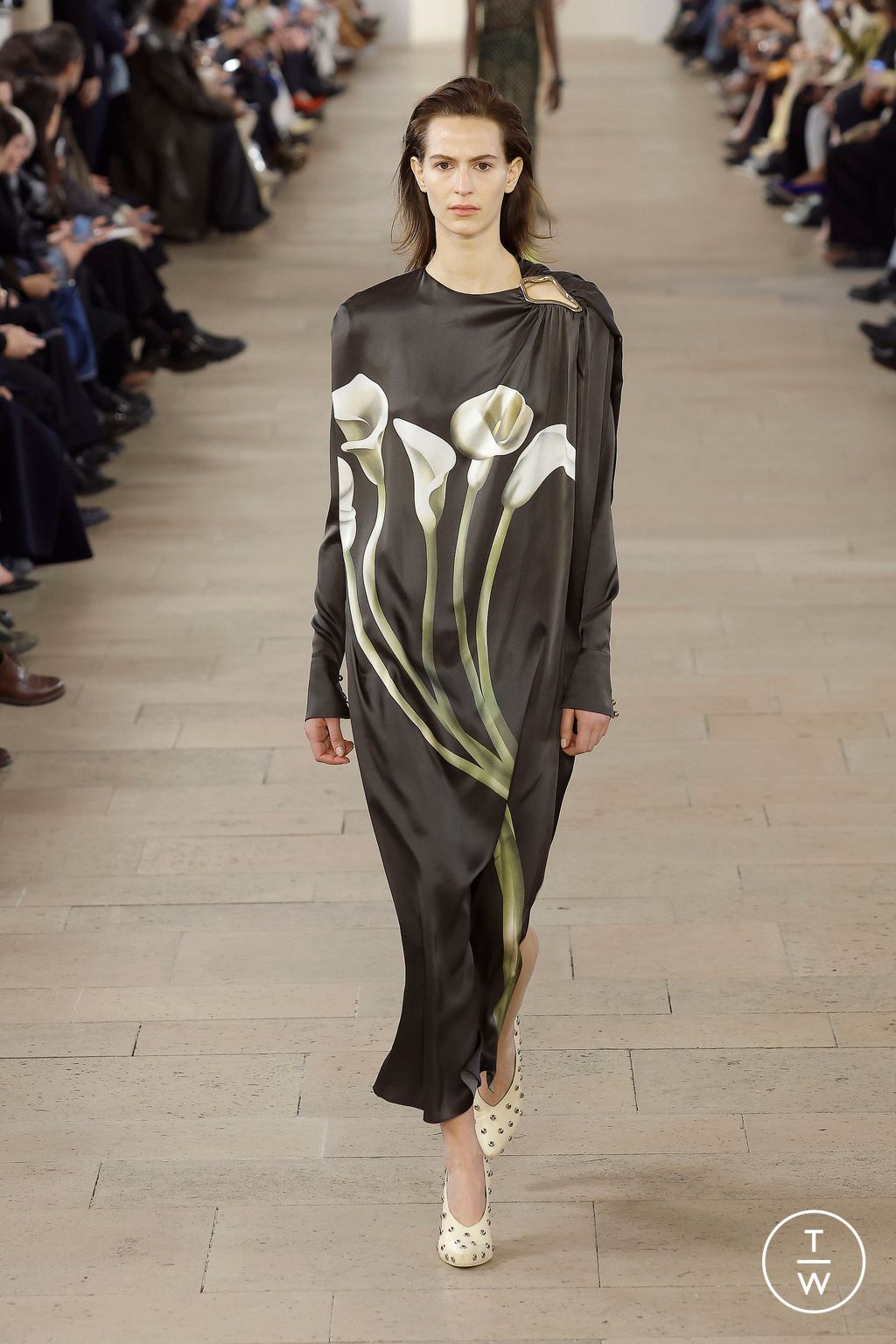 Fashion Week Paris Fall/Winter 2023 look 42 from the Lanvin collection 女装