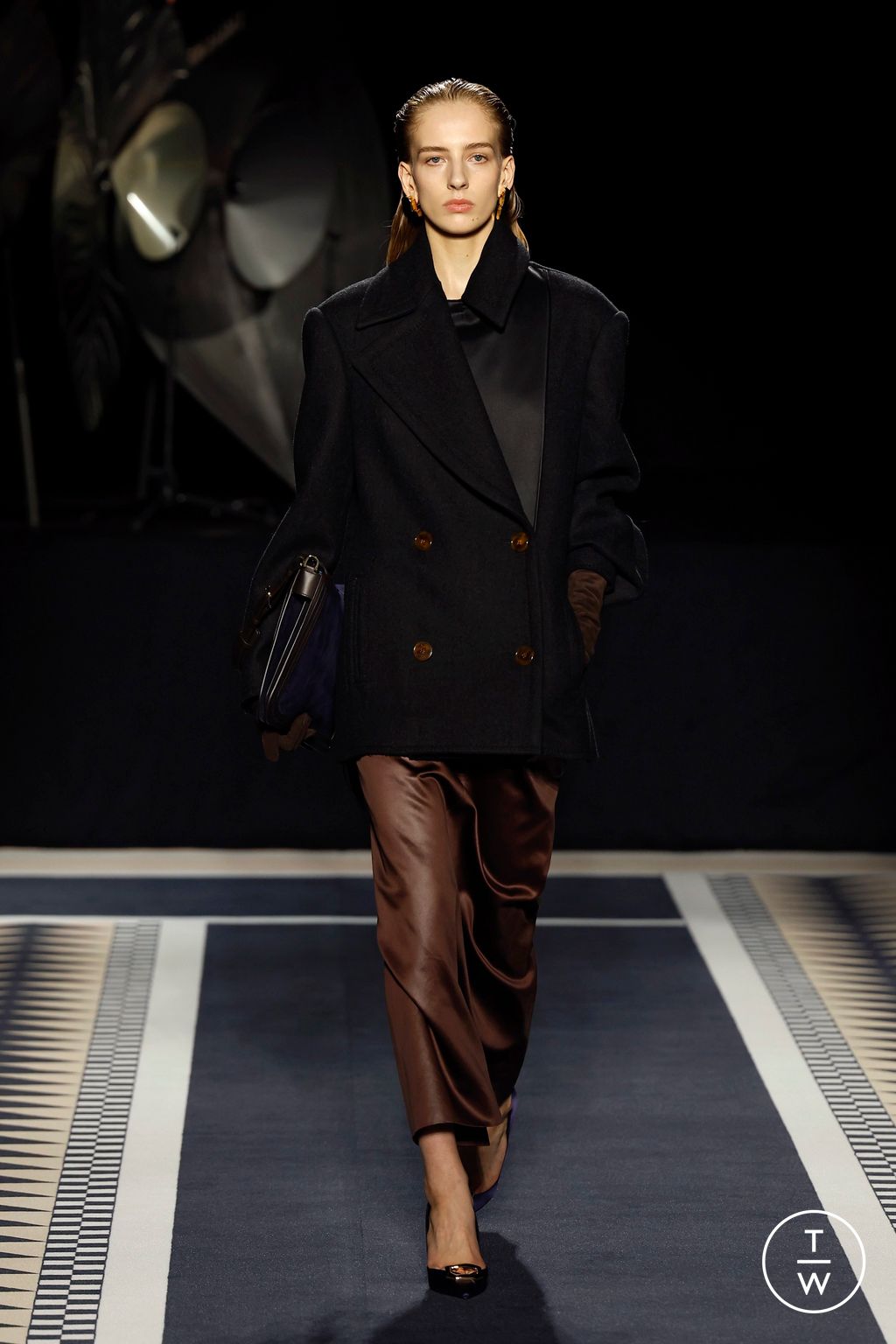 Fashion Week Paris Fall/Winter 2025 look 1 from the Lanvin collection womenswear