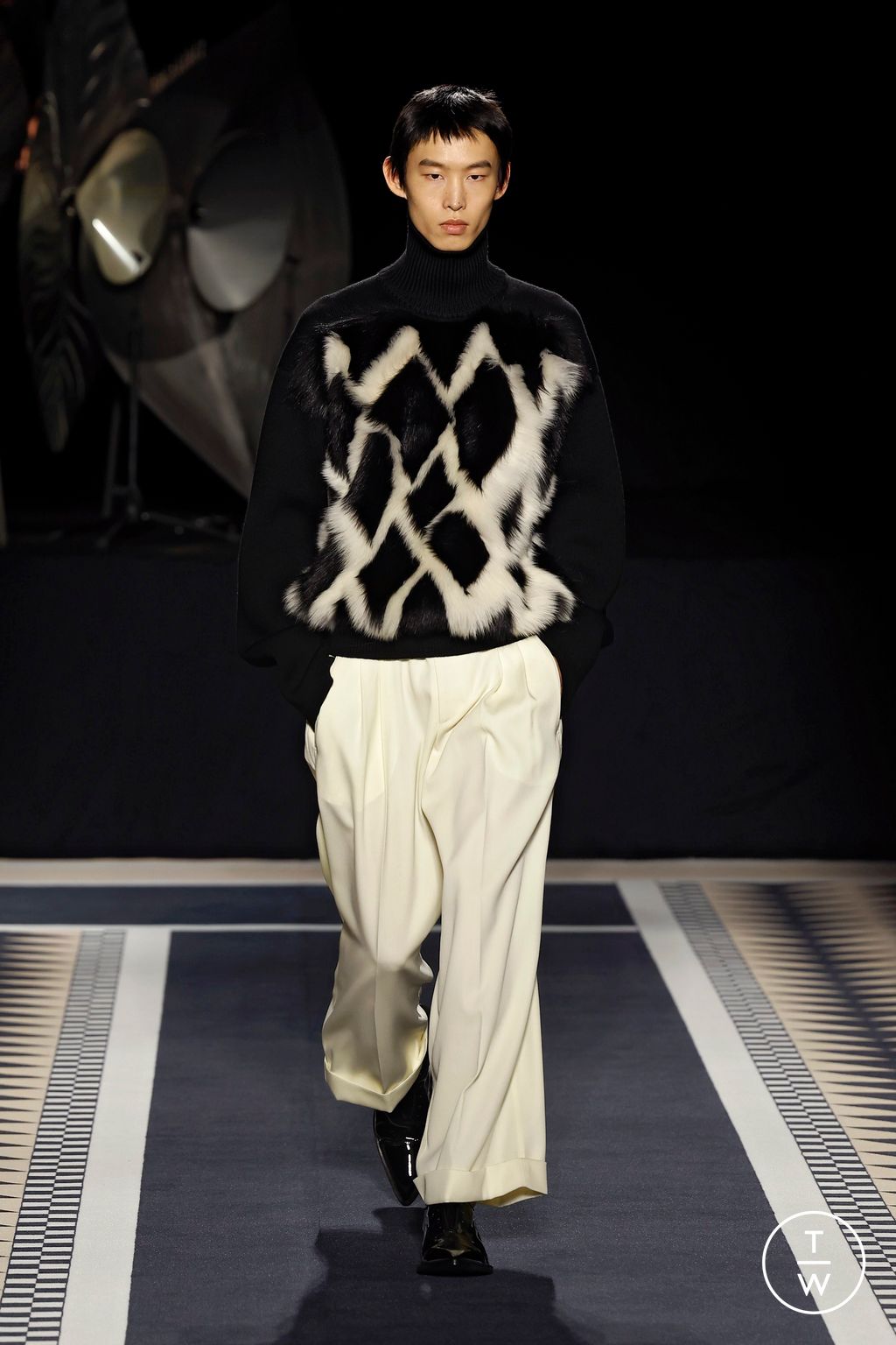 Fashion Week Paris Fall/Winter 2025 look 5 from the Lanvin collection menswear