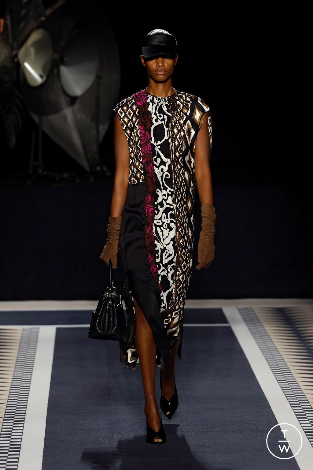 Fashion Week Paris Fall/Winter 2025 look 6 from the Lanvin collection menswear