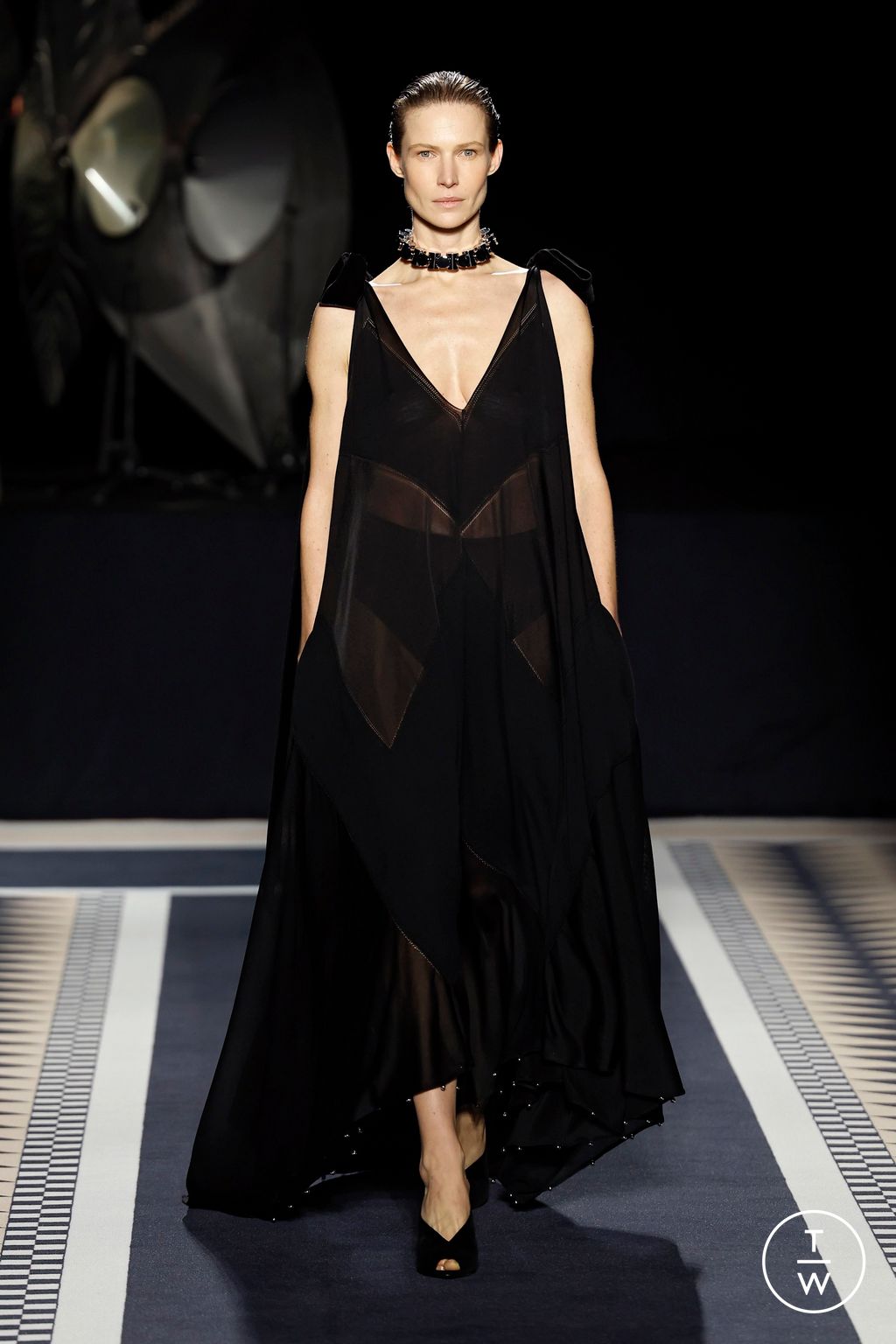 Fashion Week Paris Fall/Winter 2025 look 7 from the Lanvin collection menswear