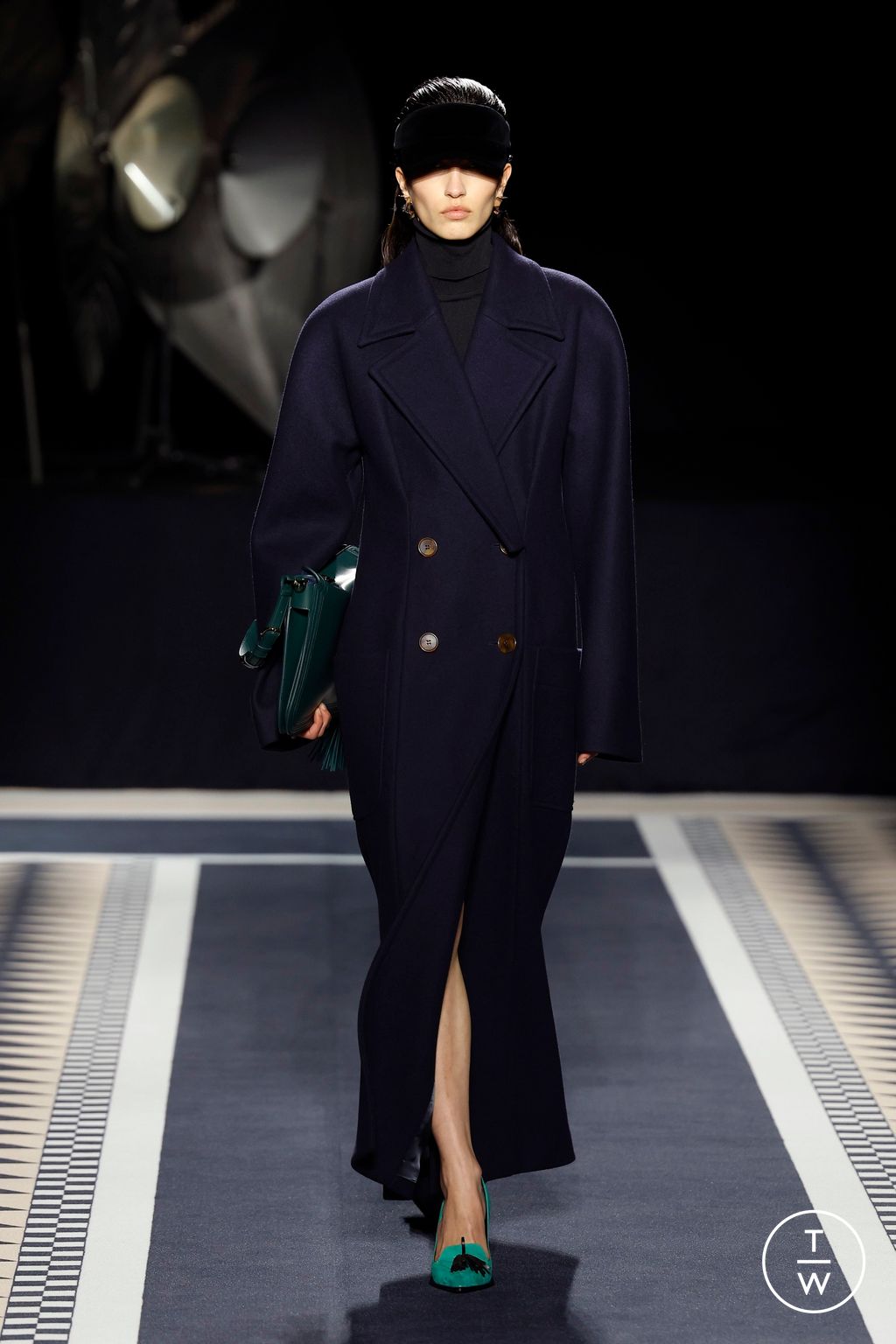 Fashion Week Paris Fall/Winter 2025 look 10 from the Lanvin collection womenswear