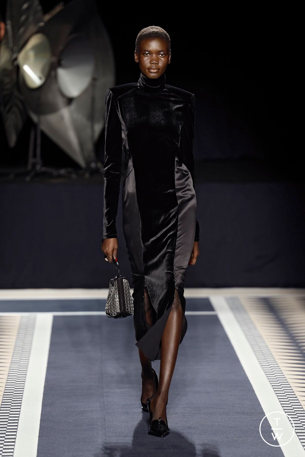 Fashion Week Paris Fall/Winter 2025 look 14 de la collection Lanvin menswear