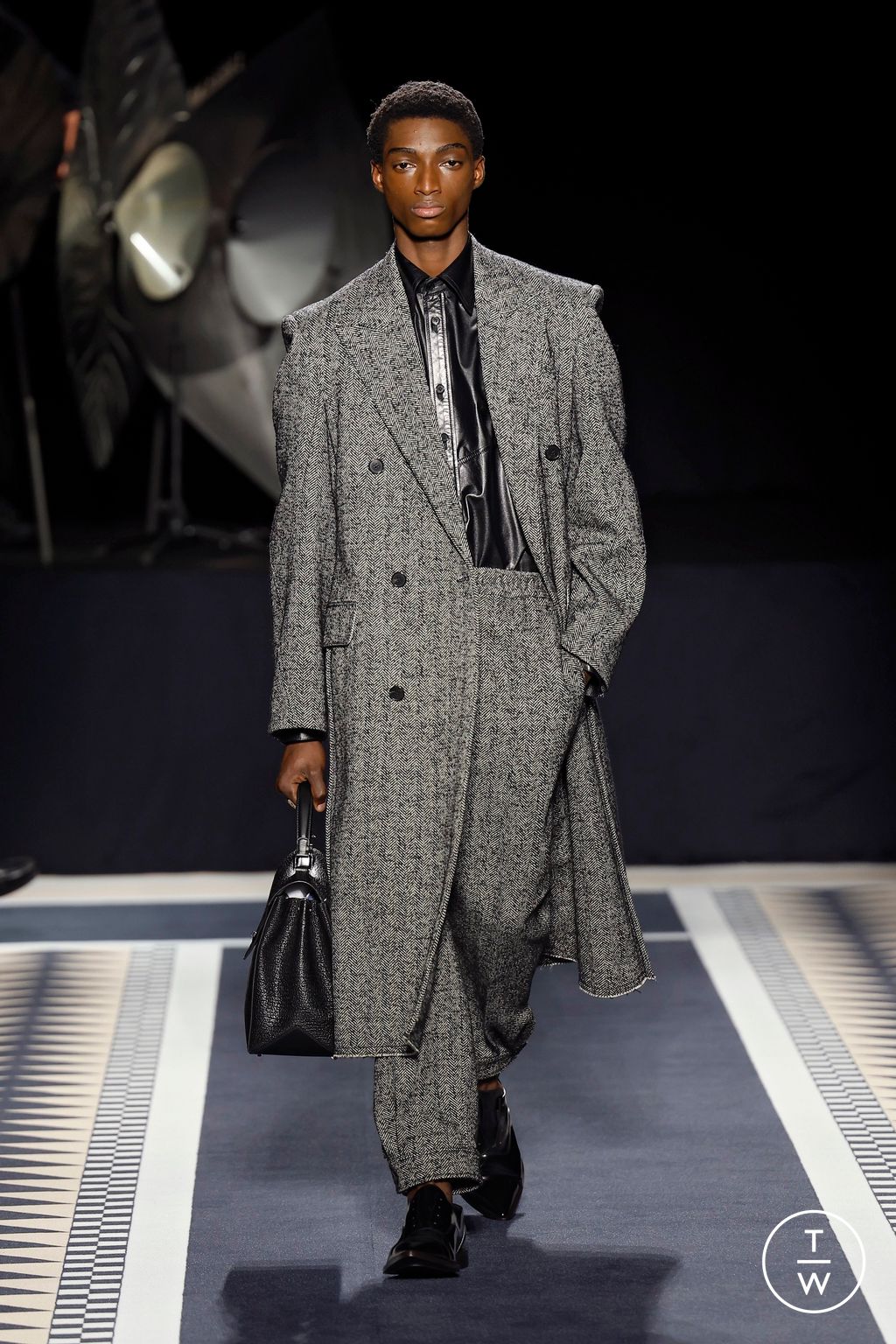 Fashion Week Paris Fall/Winter 2025 look 17 from the Lanvin collection womenswear