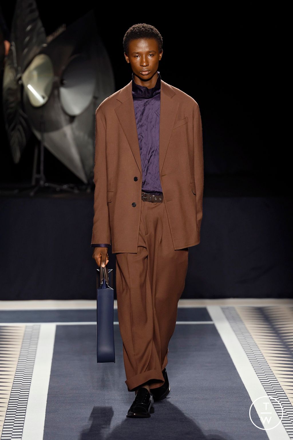 Fashion Week Paris Fall/Winter 2025 look 18 from the Lanvin collection menswear