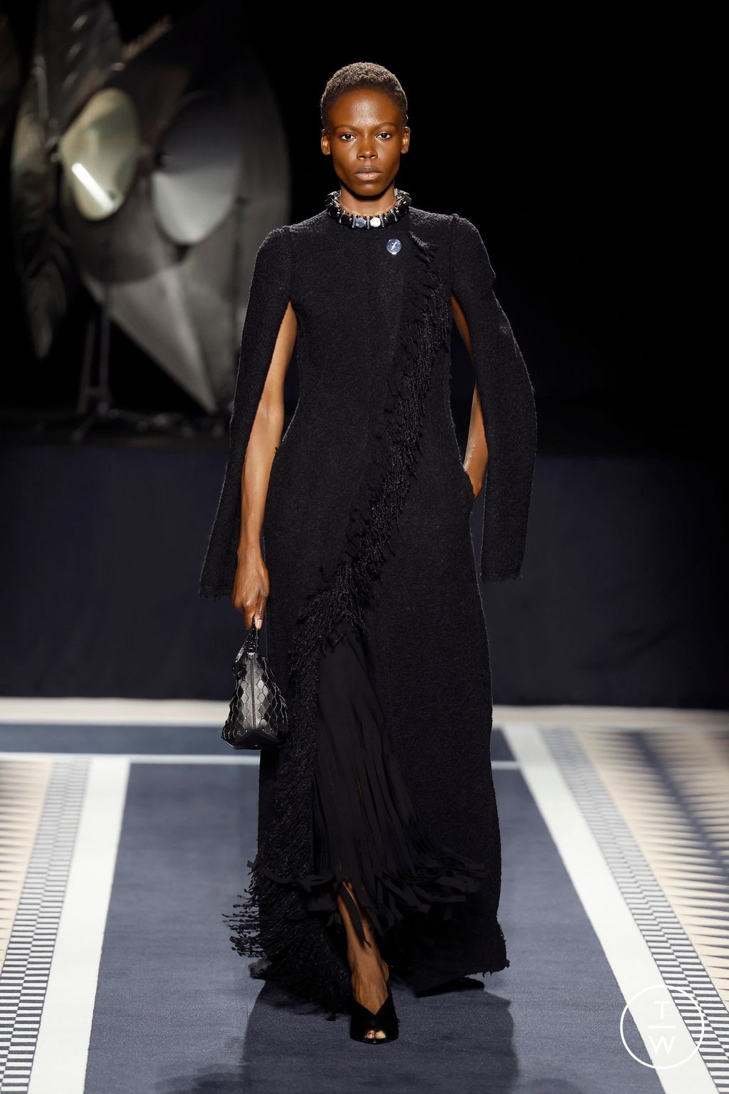 Fashion Week Paris Fall/Winter 2025 look 19 from the Lanvin collection menswear