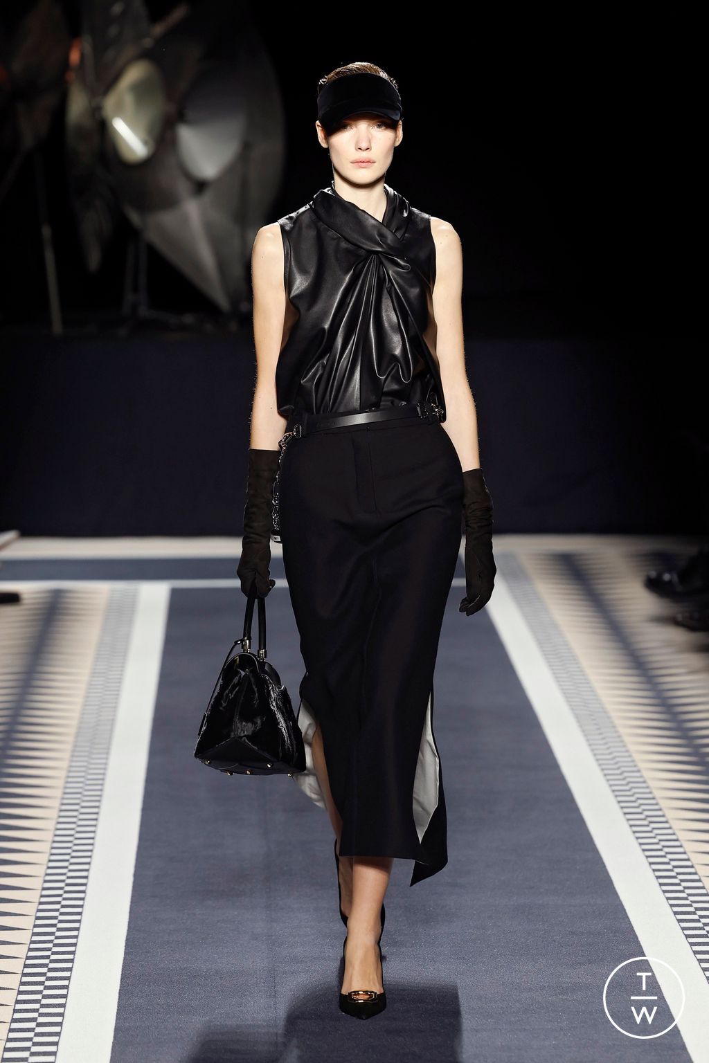 Fashion Week Paris Fall/Winter 2025 look 21 from the Lanvin collection menswear