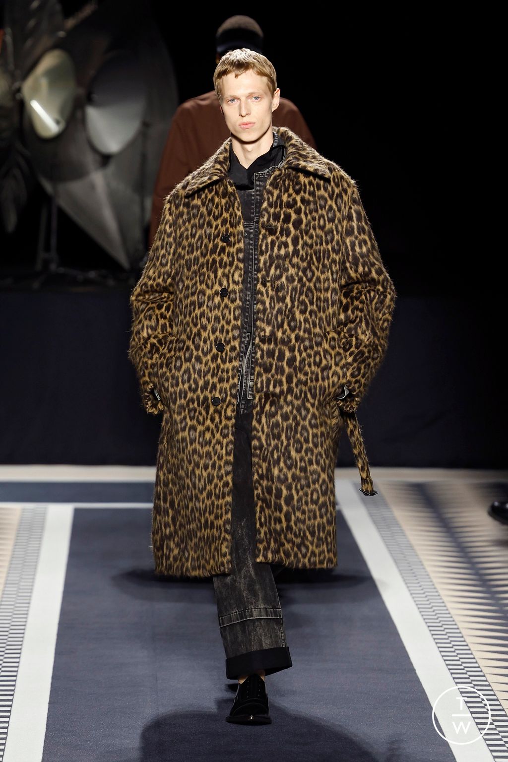 Fashion Week Paris Fall/Winter 2025 look 22 from the Lanvin collection menswear