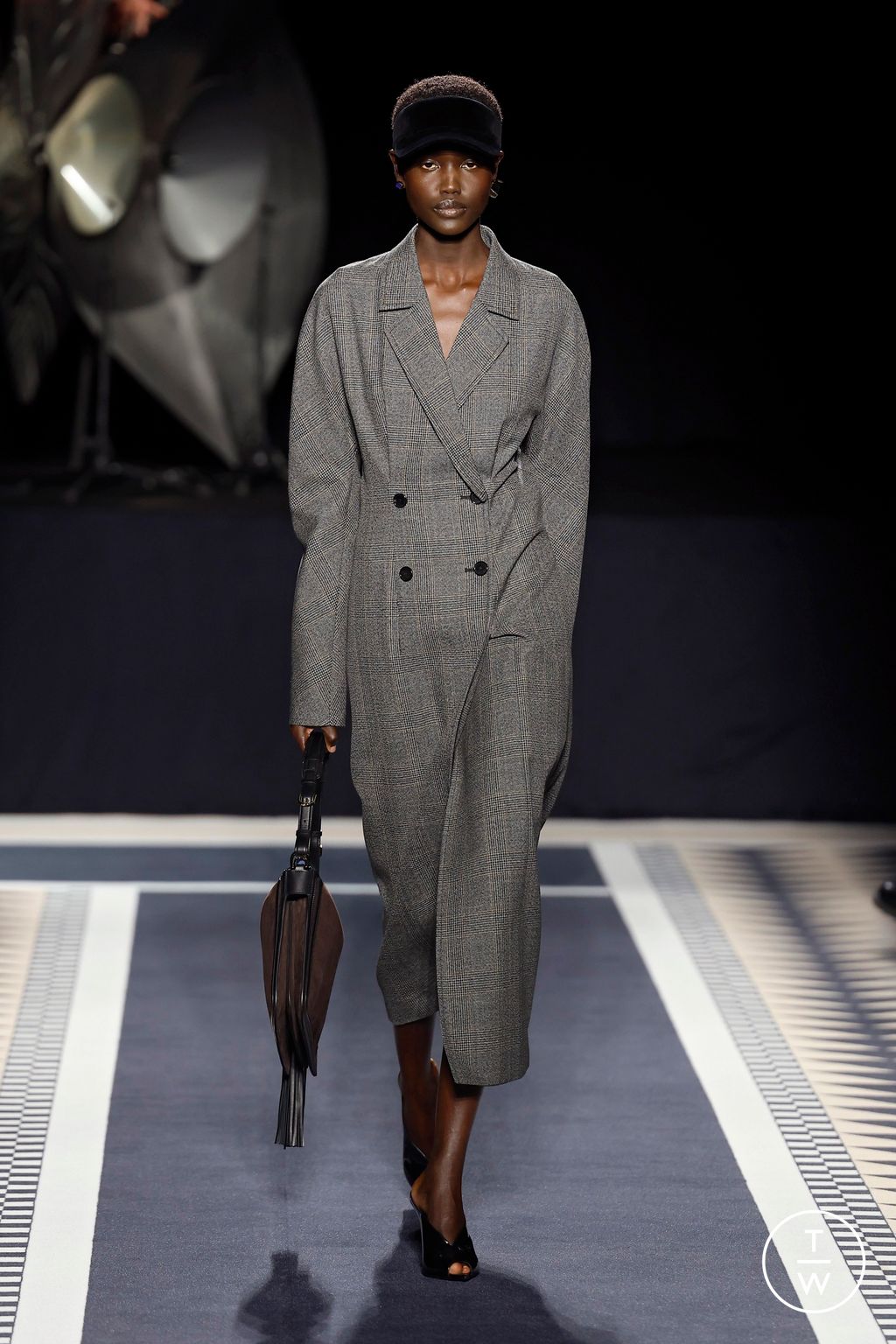 Fashion Week Paris Fall/Winter 2025 look 26 from the Lanvin collection 女装