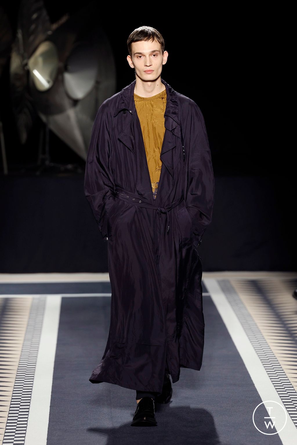 Fashion Week Paris Fall/Winter 2025 look 29 from the Lanvin collection womenswear