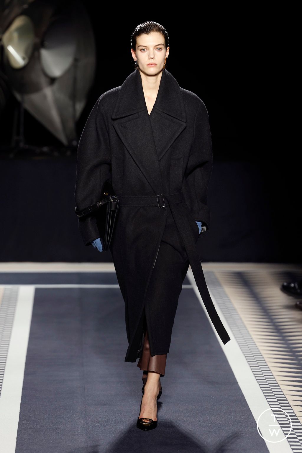 Fashion Week Paris Fall/Winter 2025 look 32 from the Lanvin collection 女装