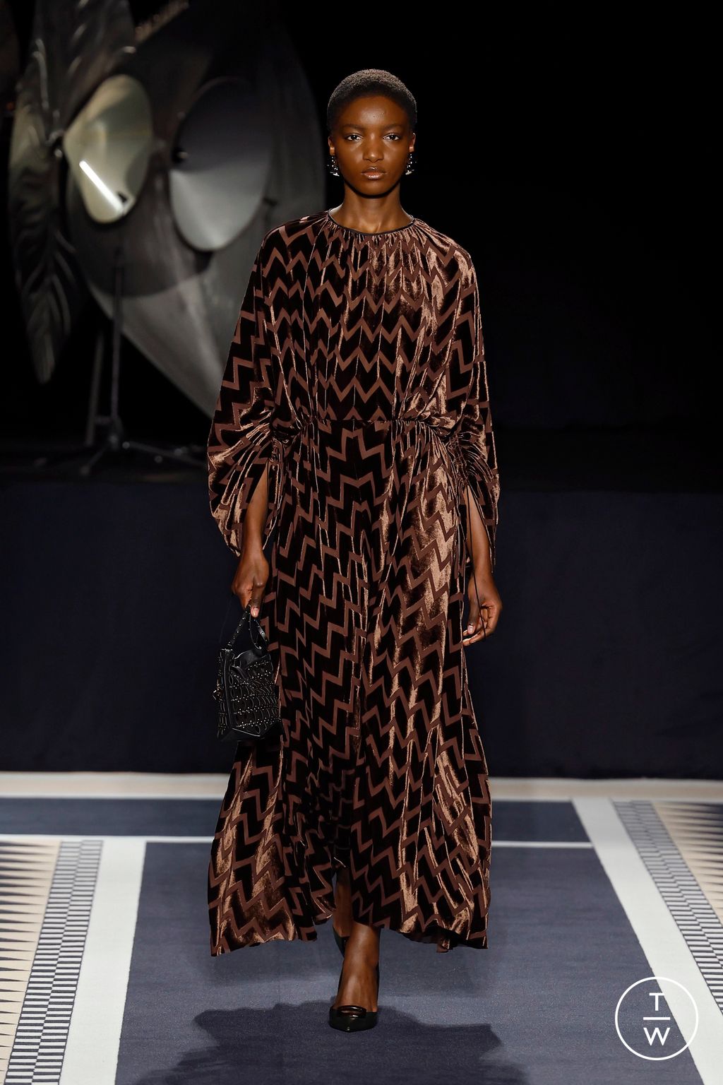 Fashion Week Paris Fall/Winter 2025 look 33 from the Lanvin collection womenswear