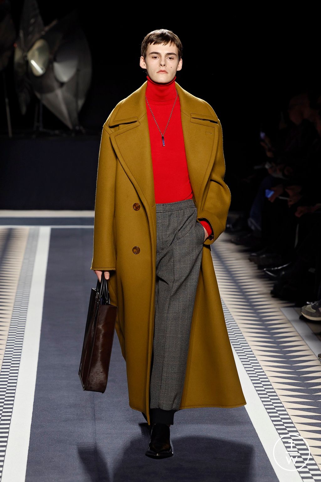 Fashion Week Paris Fall/Winter 2025 look 34 from the Lanvin collection menswear