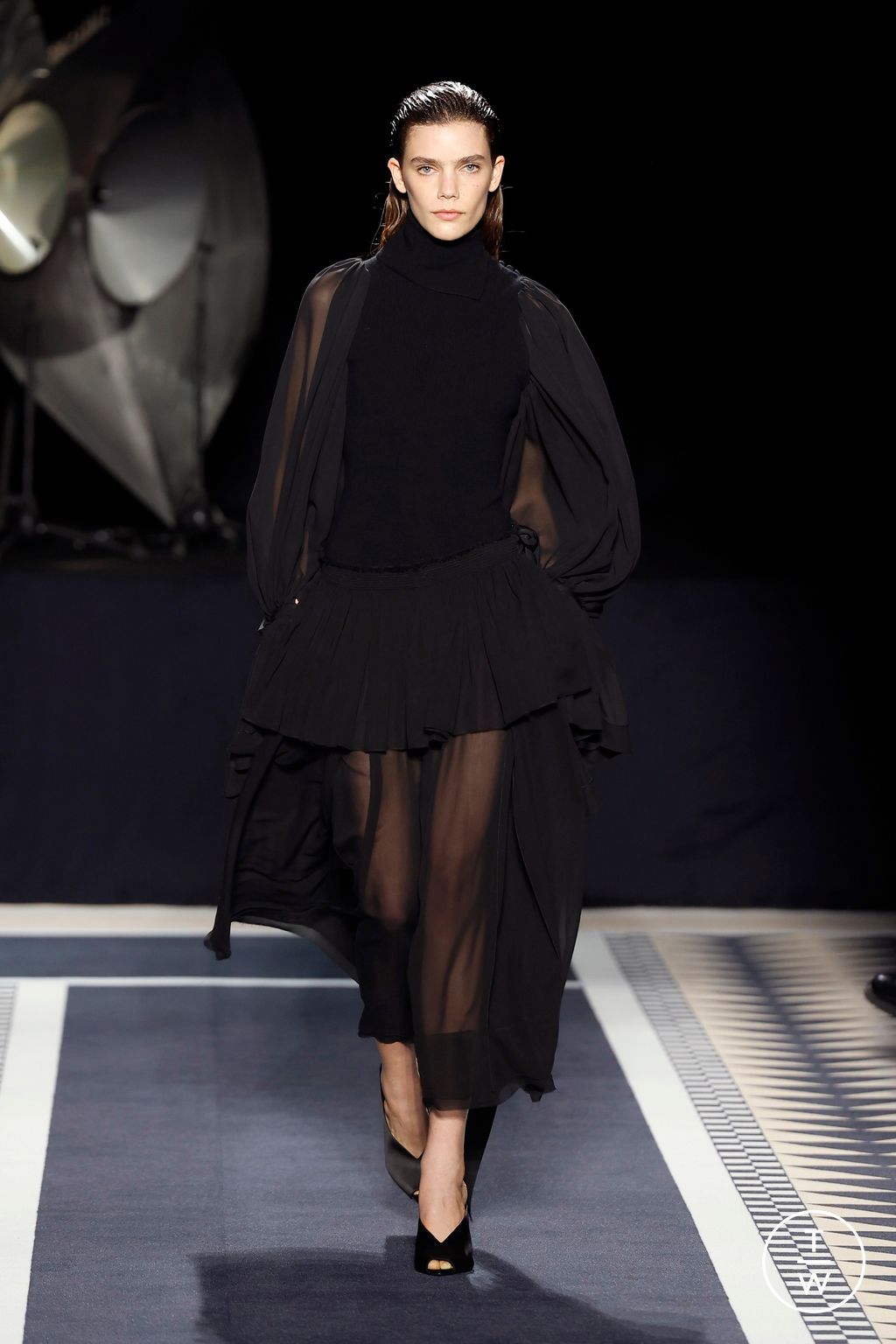 Fashion Week Paris Fall/Winter 2025 look 38 from the Lanvin collection womenswear