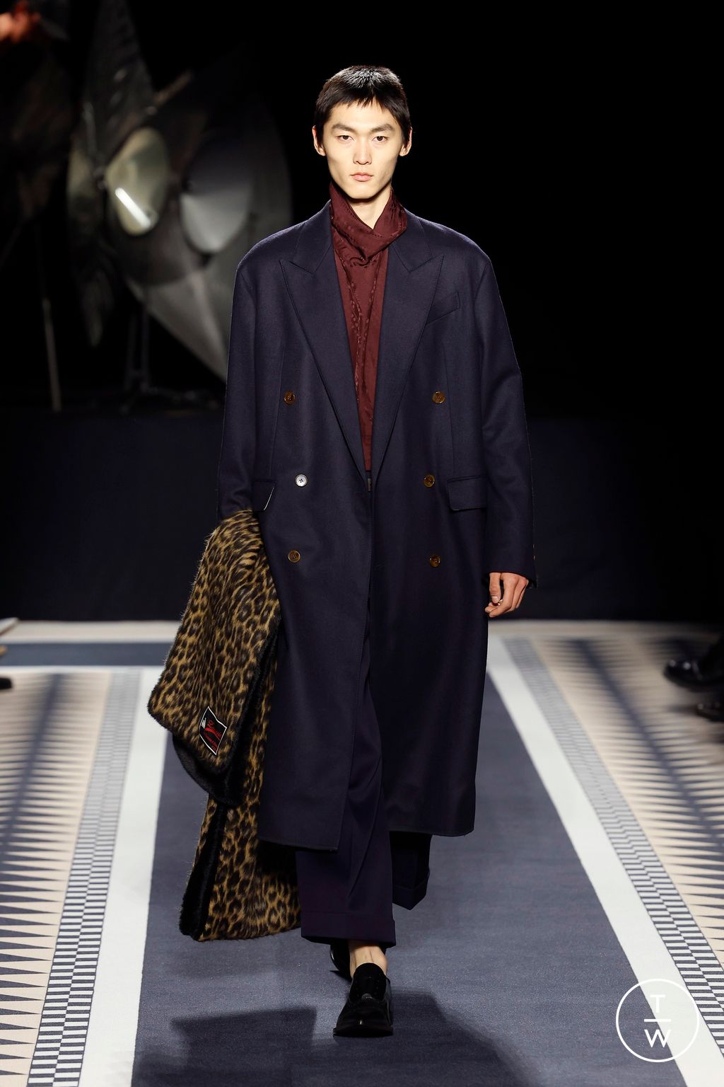 Fashion Week Paris Fall/Winter 2025 look 40 from the Lanvin collection womenswear
