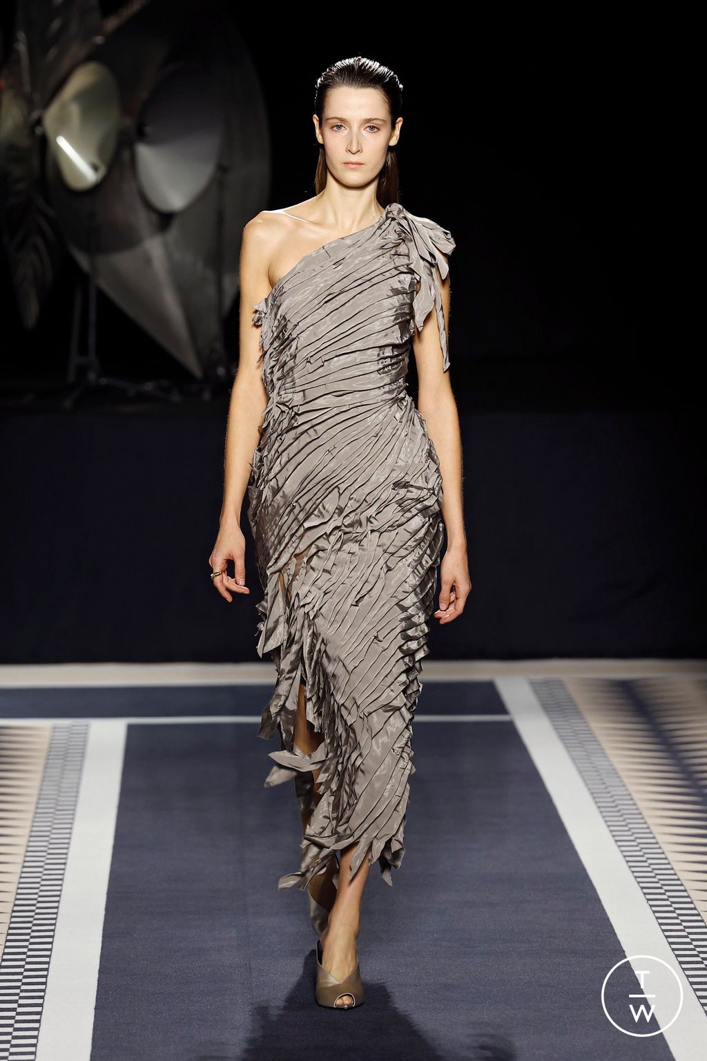 Fashion Week Paris Fall/Winter 2025 look 48 from the Lanvin collection 女装