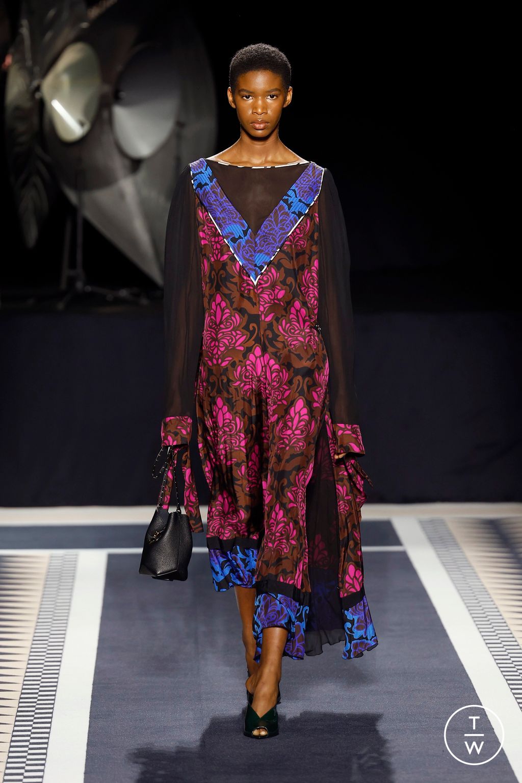 Fashion Week Paris Fall/Winter 2025 look 52 from the Lanvin collection menswear