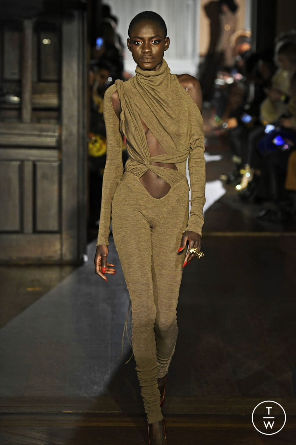 Fashion Week New York Fall/Winter 2022 look 12 from the LaQuan Smith collection 女装