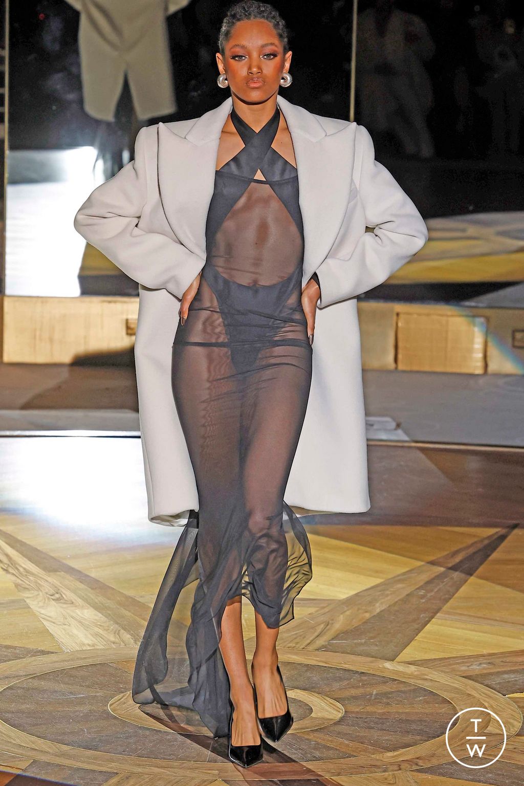 Fashion Week New York Fall/Winter 2023 look 32 from the LaQuan Smith collection womenswear