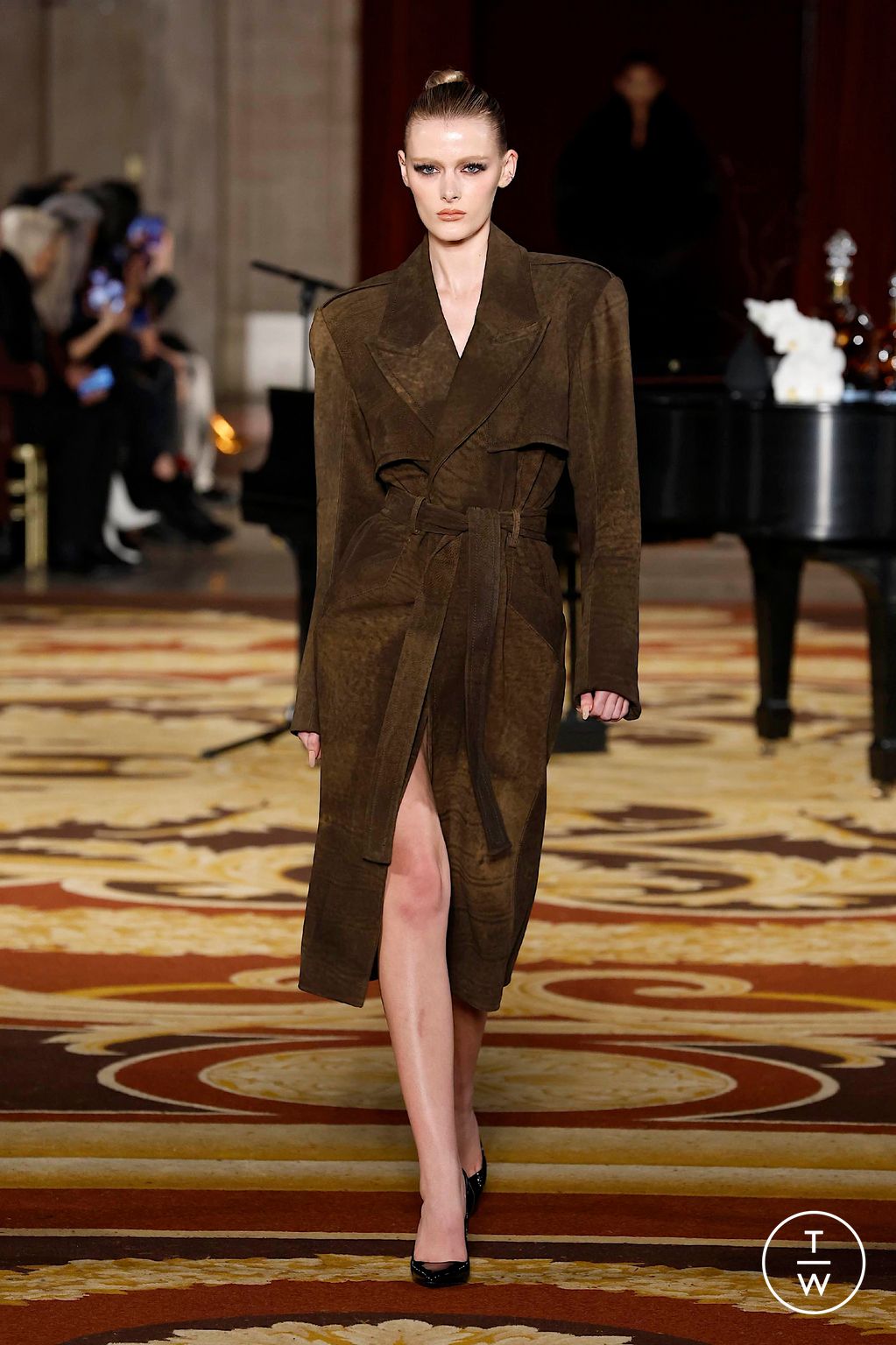 Fashion Week New York Fall/Winter 2024 look 2 from the LaQuan Smith collection 女装