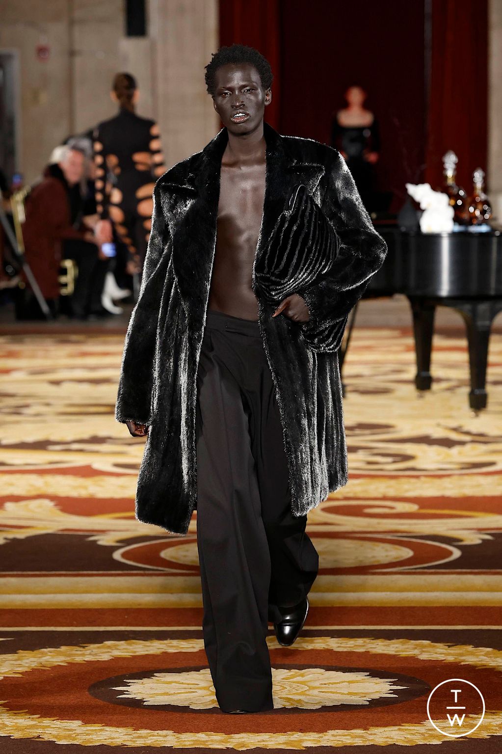 Fashion Week New York Fall/Winter 2024 look 28 from the LaQuan Smith collection womenswear
