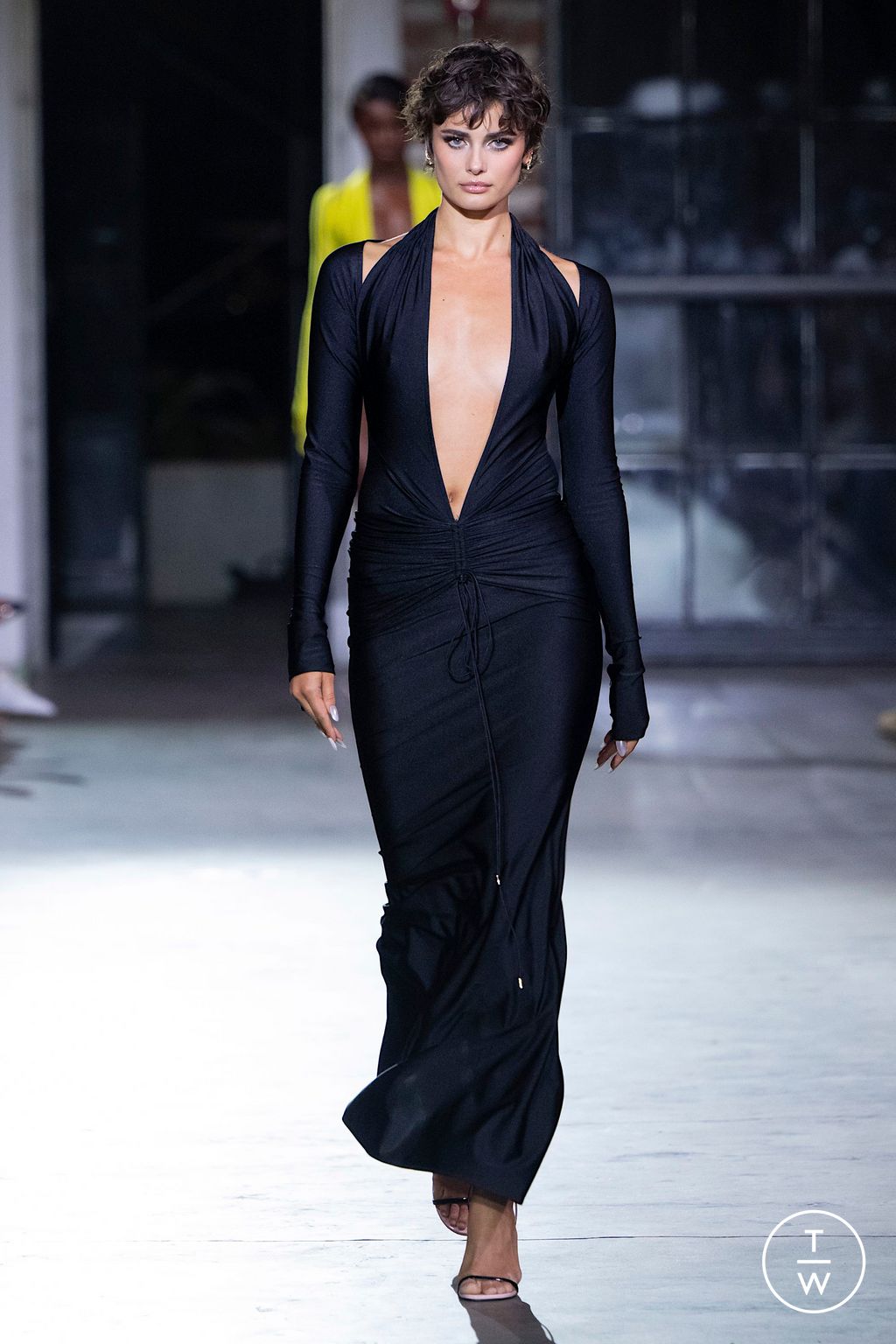Fashion Week New York Spring-Summer 2025 look 35 from the LaQuan Smith collection 女装