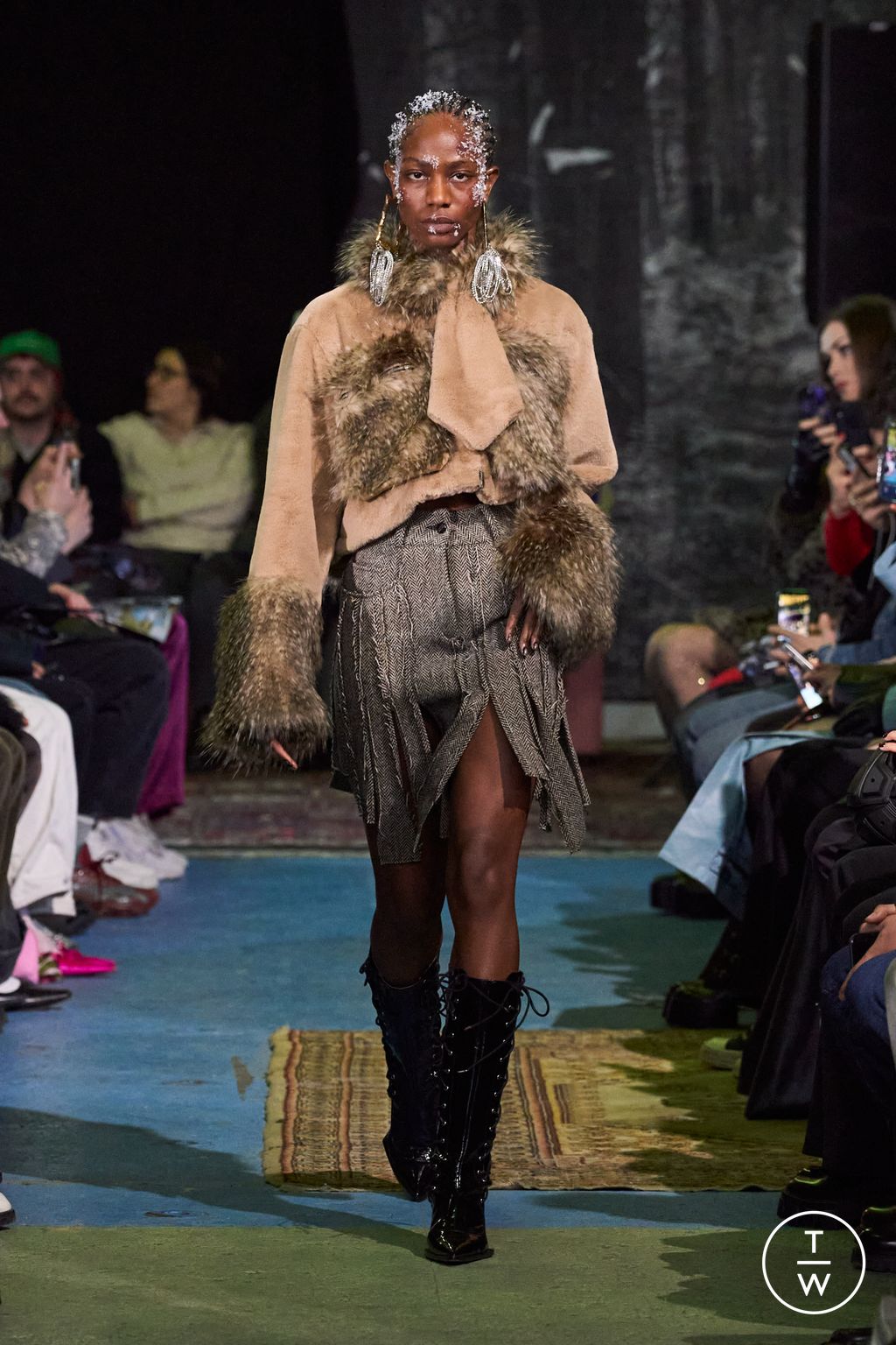 Fashion Week Paris Fall/Winter 2024 look 5 de la collection Laruicci womenswear