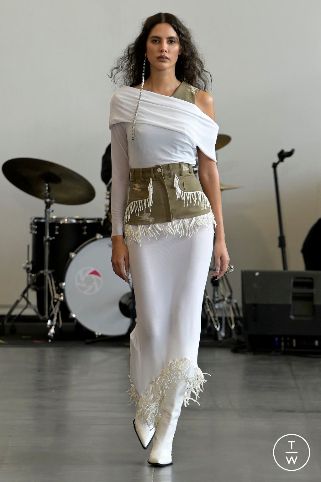 Fashion Week Paris Spring/Summer 2024 look 25 from the Laruicci collection womenswear