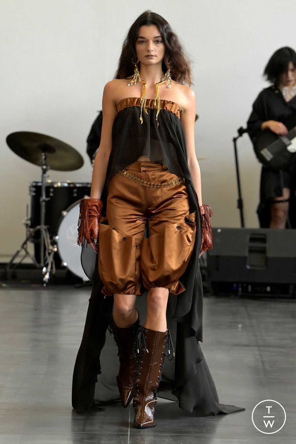 Fashion Week Paris Spring/Summer 2024 look 33 from the Laruicci collection 女装
