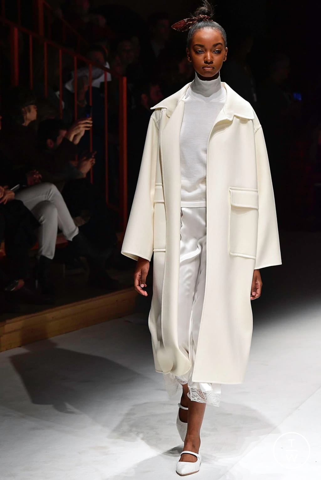 Fashion Week Milan Fall/Winter 2019 look 42 de la collection Laura Biagiotti womenswear