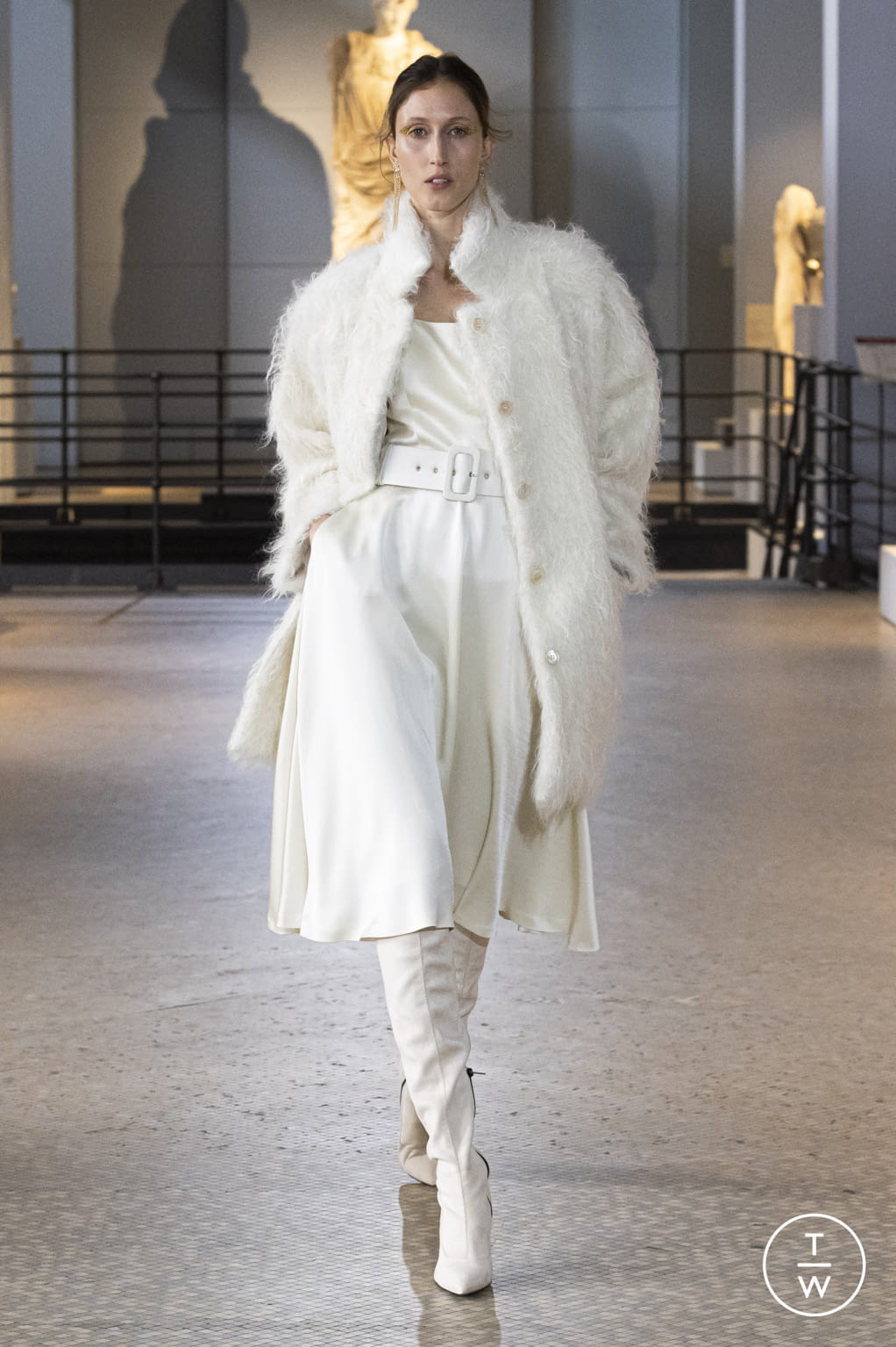 Fashion Week Milan Fall/Winter 2022 look 1 de la collection Laura Biagiotti womenswear