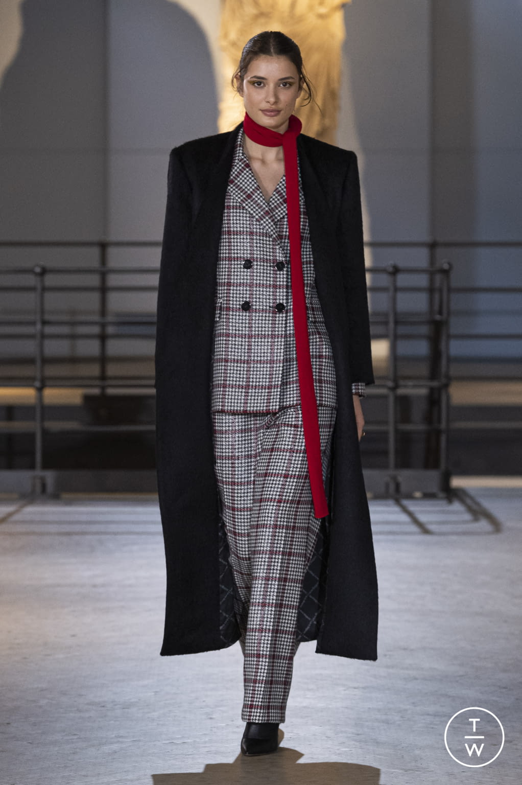 Fashion Week Milan Fall/Winter 2022 look 17 from the Laura Biagiotti collection womenswear