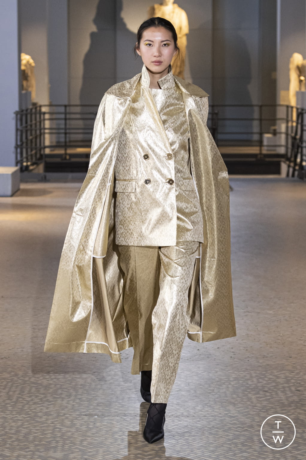 Fashion Week Milan Fall/Winter 2022 look 23 de la collection Laura Biagiotti womenswear