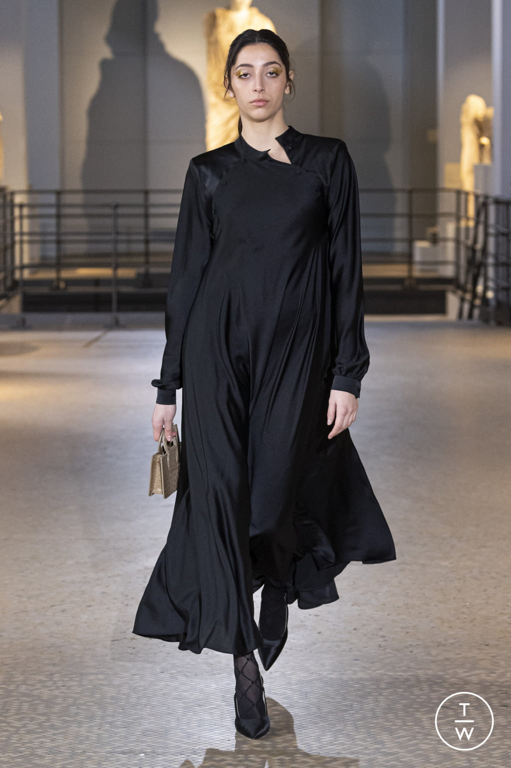 Fashion Week Milan Fall/Winter 2022 look 24 from the Laura Biagiotti collection womenswear