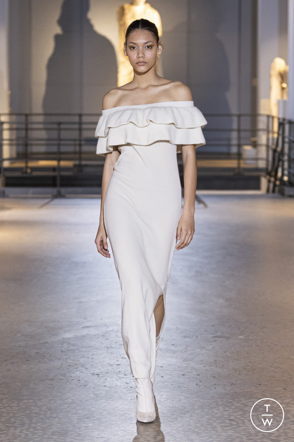 Fashion Week Milan Fall/Winter 2022 look 32 de la collection Laura Biagiotti womenswear