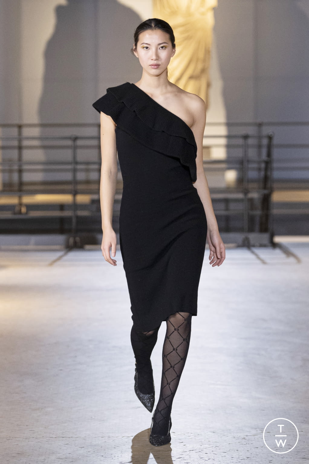 Fashion Week Milan Fall/Winter 2022 look 33 from the Laura Biagiotti collection womenswear
