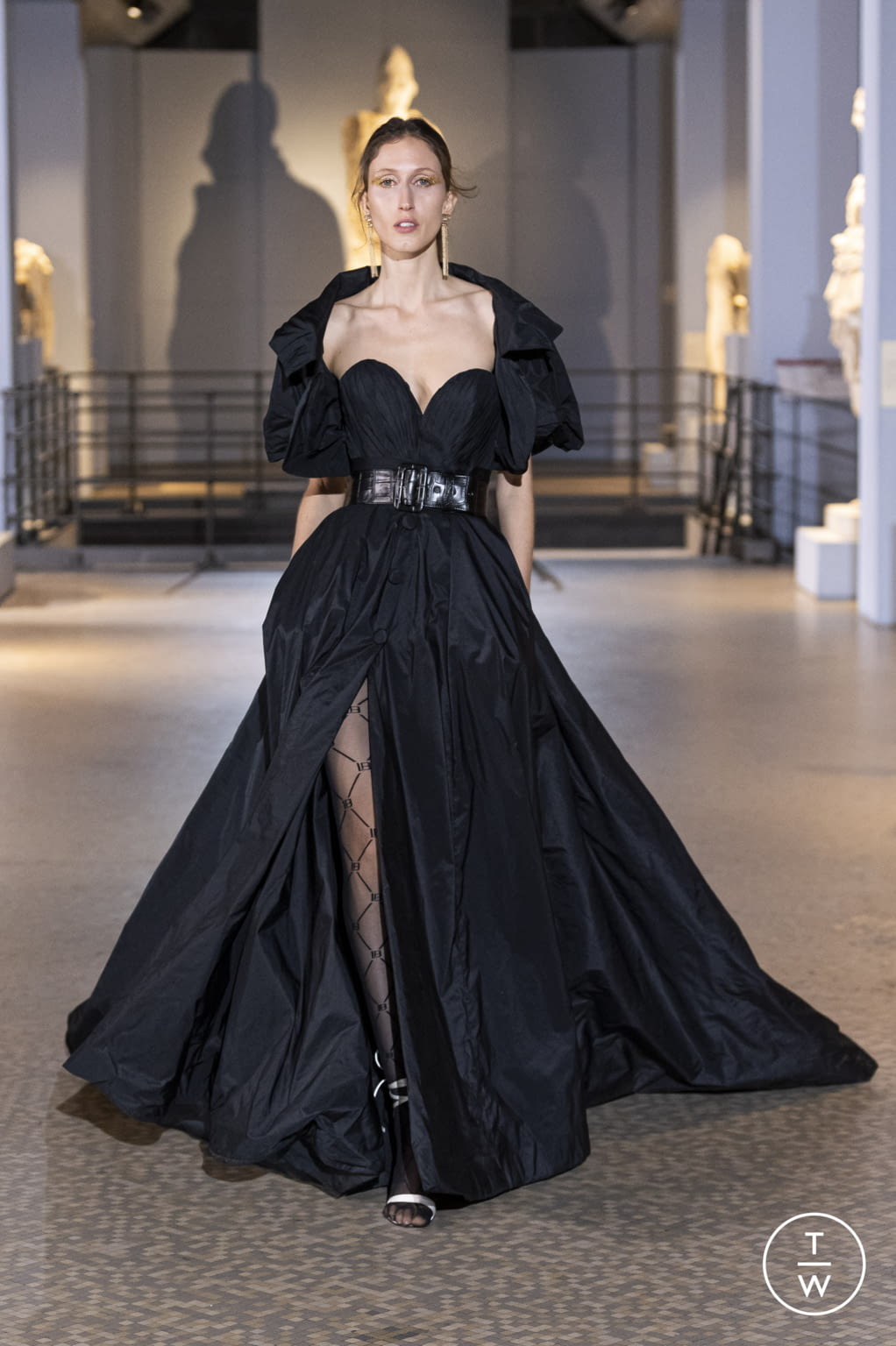 Fashion Week Milan Fall/Winter 2022 look 38 from the Laura Biagiotti collection womenswear